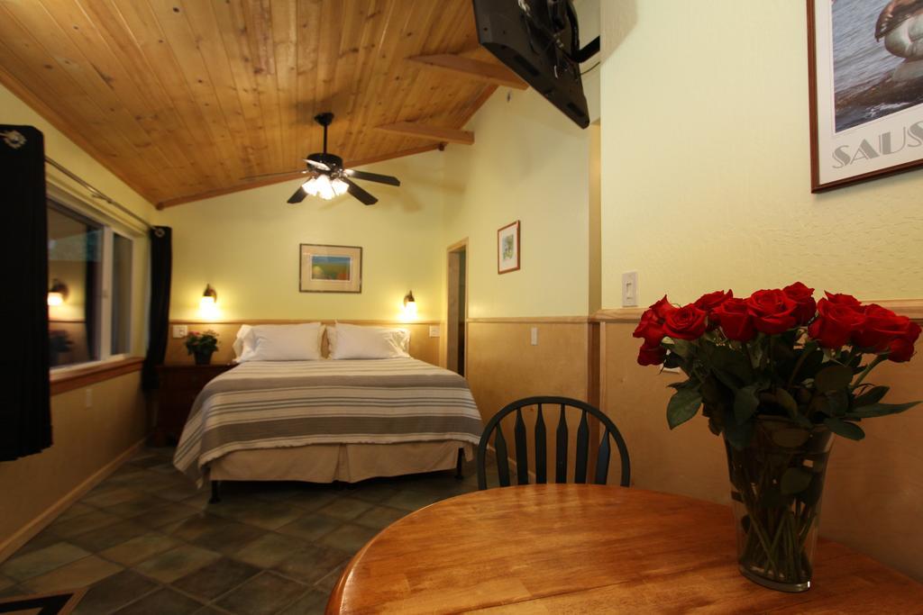 The Woods Hotel - Gay Lgbtq Cabins เกอร์นวิลล์ ภายนอก รูปภาพ