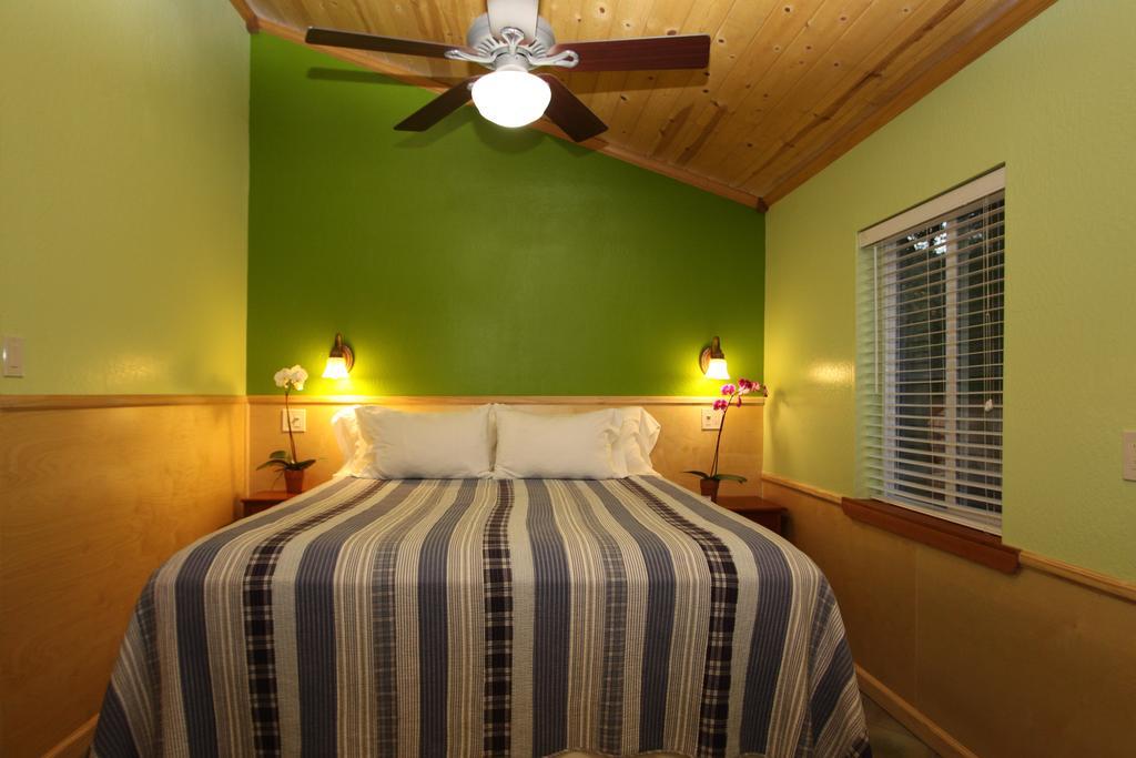 The Woods Hotel - Gay Lgbtq Cabins เกอร์นวิลล์ ภายนอก รูปภาพ