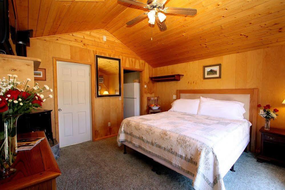 The Woods Hotel - Gay Lgbtq Cabins เกอร์นวิลล์ ภายนอก รูปภาพ